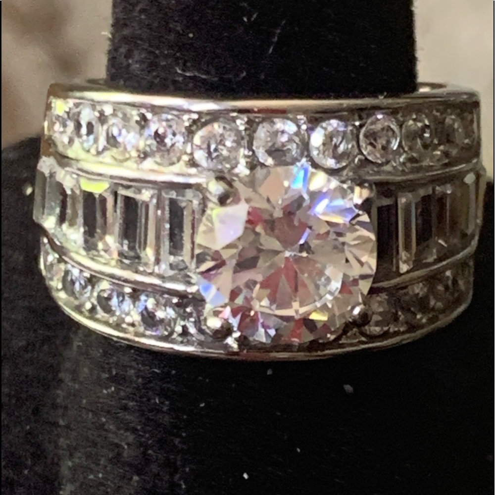 Women’s wedding band, size 7, TK316 on band